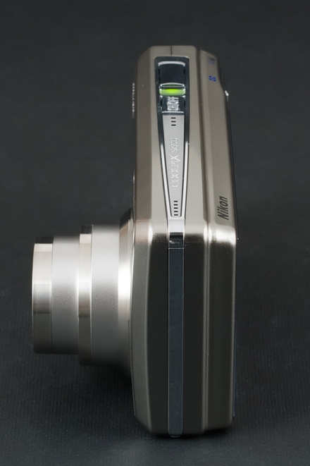 Nikon S600 – latura superioară