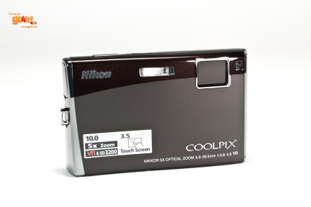 Coolpix S60 - o camera ultracompactă cu touchscreen de la Nikon