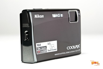 Nikon S60 - portul miniHDMI pentru conectarea la un LCD TV