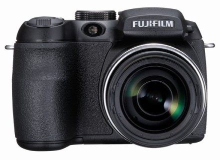 FujiFilm FinePix S1500 are obiectiv cu zoom optic 12x FujiFilm FinePix S1500 are obiectiv cu zoom optic 12x
