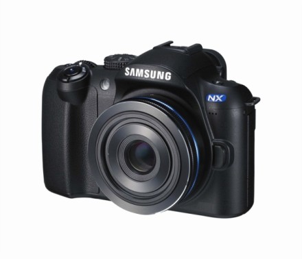 Samsung NX - corp compact si senzor de DSLR