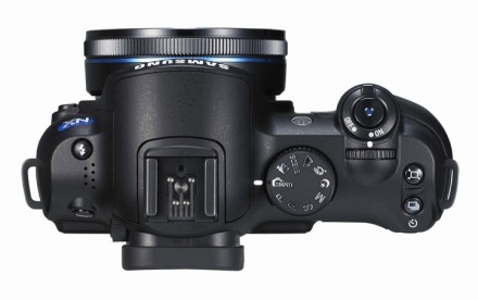 Samsung NX are un profil foarte subtire