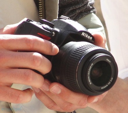 Obiectivul pare să fie un 18-55 mm cu VR Obiectivul pare să fie un 18-55 mm cu VR