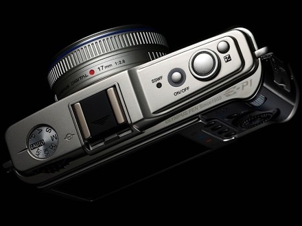 Olympus E-P1 cântăreşte doar 335 g fără baterie