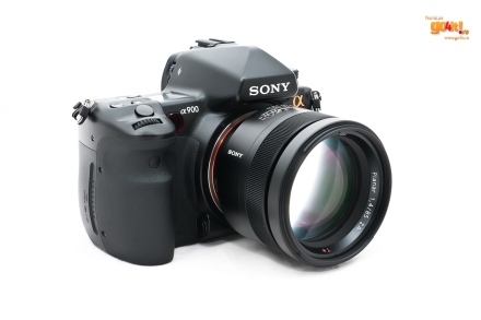 Sony Alpha A900 cu senzor full-frame de 24.6 MP
