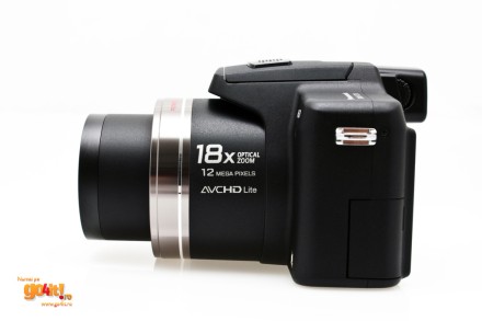 Panasonic Lumix FZ38 - aparatul are o construcţie solidă
