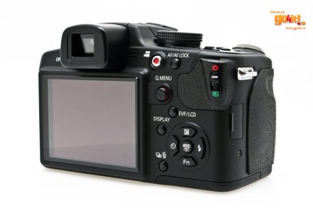 Panasonic Lumix FZ38 - butoanele sunt comasate în zona grip-ului