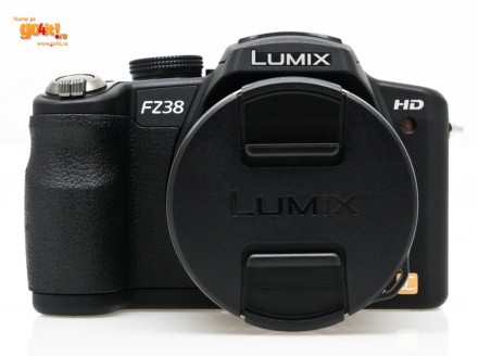 Panasonic Lumix FZ38 - aparat cu aspect DSLR