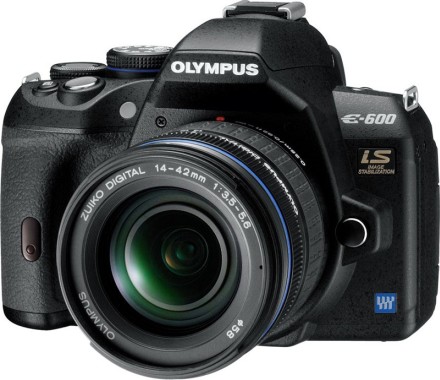 Olympus E-600 - o versiune mai ieftină a unui model foarte apreciat Olympus E-600 - o versiune mai ieftină a unui model foarte apreciat
