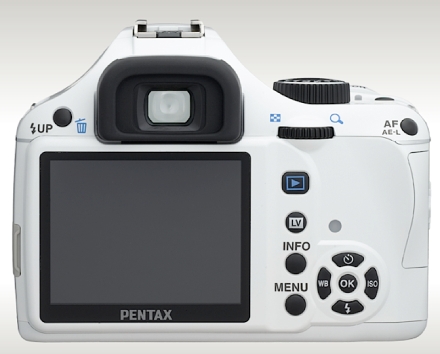 Pentax K-x - bine dotat şi cu un preţ accesibil Pentax K-x - bine dotat şi cu un preţ accesibil