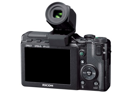 Ricoh GXR cu viewfinder-ul electronic ataşat Ricoh GXR cu viewfinder-ul electronic ataşat