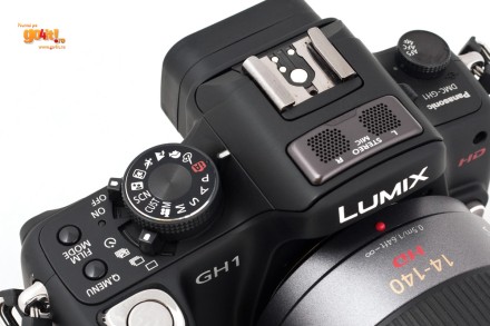 Panasonic GH1 - rotiţele şi microfonul stereo