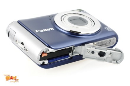 Canon A3100 IS compartimentul pentru baterie şi card