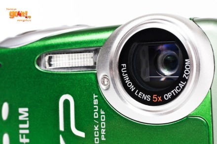 FujiFilm FinePix XP10 - obiectivul cu zoom optic 5x