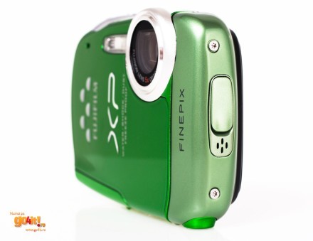 FujiFilm FinePix XP10 - cu carcasă metalică