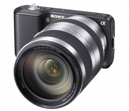 Sony NEX-3 cu obiectivul tele 18-200 mm