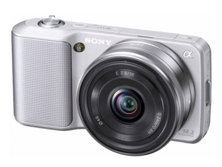 Sony Alpha NEX-3 - body compact, senzor APS şi lentile interschimbabile