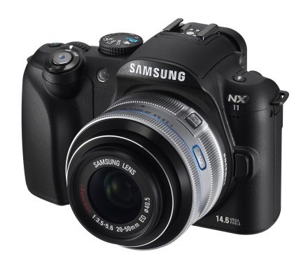 Samsung NX11 cu obiectivul 20-50 mm Samsung NX11 cu obiectivul 20-50 mm