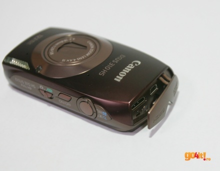Canon IXUS 310 HS - conectorii din spatele capacului