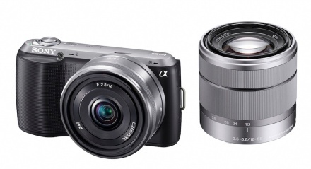 Sony NEX-C3 cu cele două obiective din kit-uri