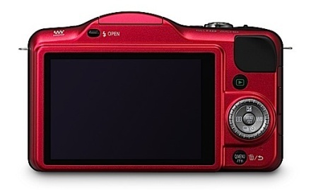 Panasonic GF3, cu ecran sensibil la atingere Panasonic GF3, cu ecran sensibil la atingere