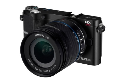 Samsung NX200 - body bine construit Samsung NX200 - body bine construit