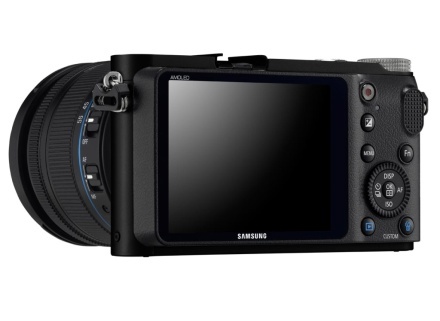 Samsung NX200 - ecranul şi butoanele Samsung NX200 - ecranul şi butoanele