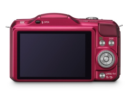 Panasonic GF5 - ecranul are acum o rezoluţie înaltă