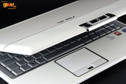 ASUS F8P notebook touch pad