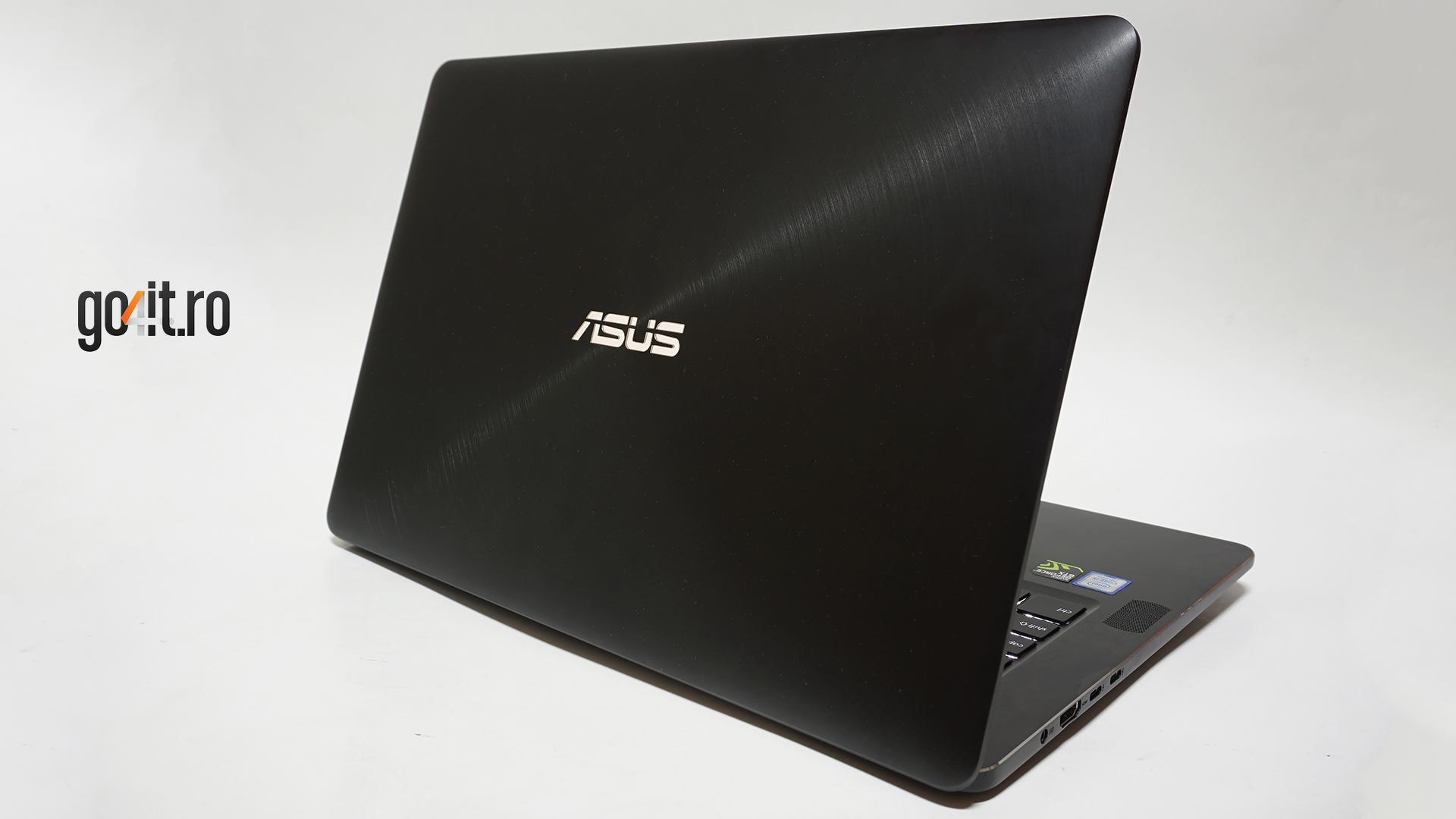 ZenBook Pro UX550