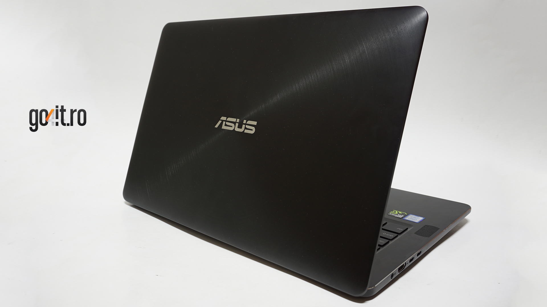 ZenBook Pro UX550