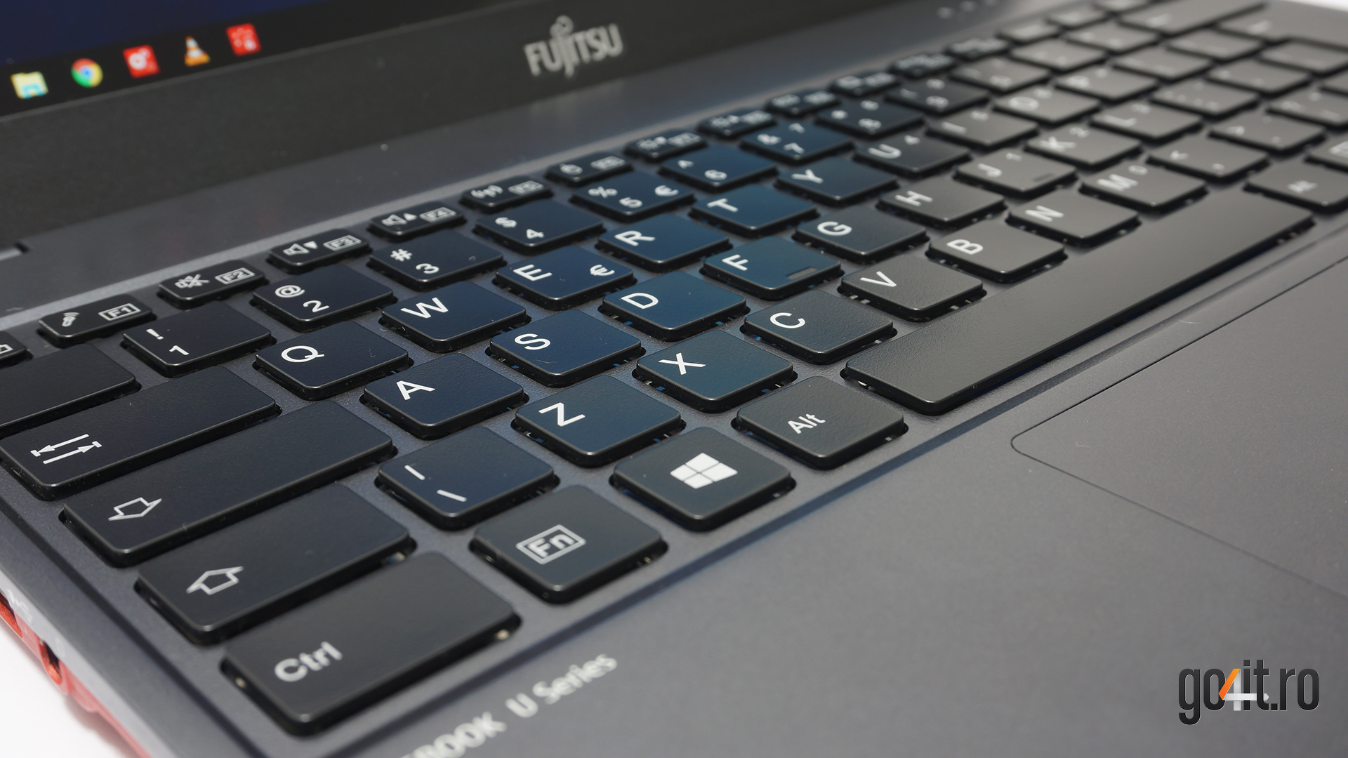Fujitsu U938 Red