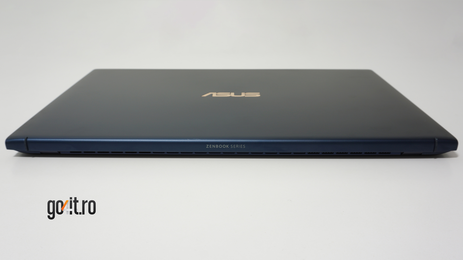 ASUS ZenBook UX533