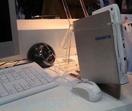 Gigabyte M700 - Endgadget.com
