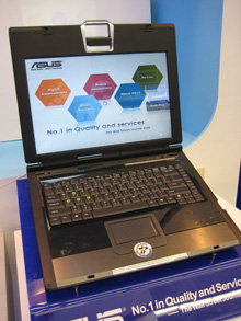 Notebook Asus cu proiector integrat