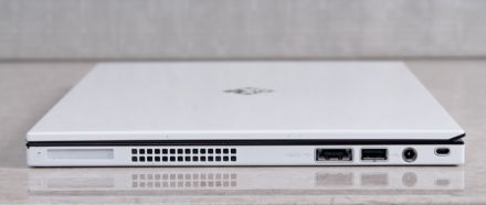 Voodoo Envy 133 are două porturi USB
