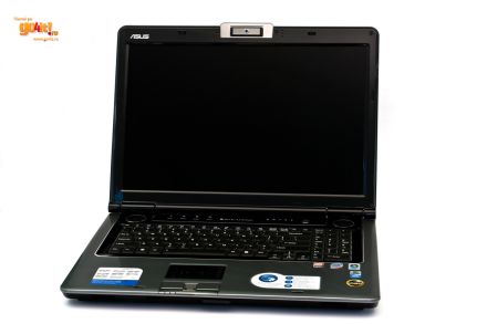 Asus M70 cu ecran de 17