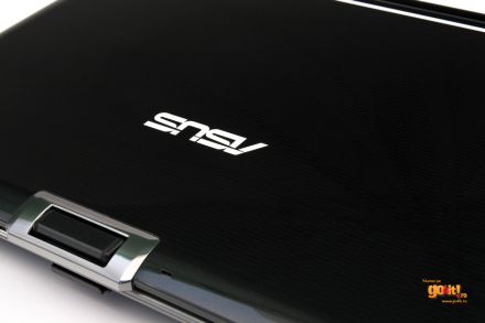 Asus M70 – plastic de calitate şi finisaje bine realizate