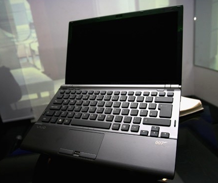 Sony Vaio Z 007 - laptop-ul lui James Bond din filmul Quantum of Solace Sony Vaio Z 007 - laptop-ul lui James Bond din filmul Quantum of Solace