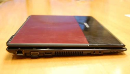 Samsung X460 are o grosime de doar 3,2 cm Samsung X460 are o grosime de doar 3,2 cm