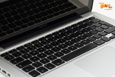 Apple MacBook