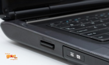 Asus F70 - unitatea optica si cititorul de card-uri