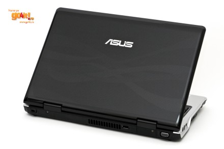 Asus F81 are o greutate de 2,4 kg