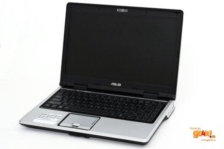 Asus F81 cu ecran 16:9 de 14
