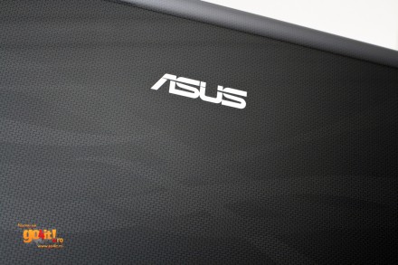 Asus F81 - capacul de plastic lucios al ecranului