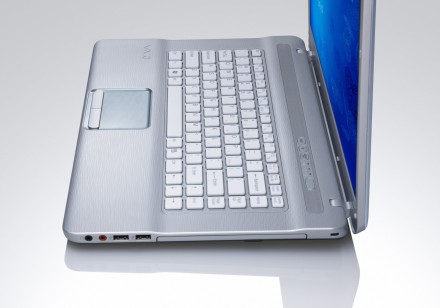 Sony VAIO NW pare destul de subţire