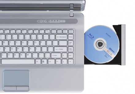 Sony VAIO NW dotat opţional cu unitate Blu-ray