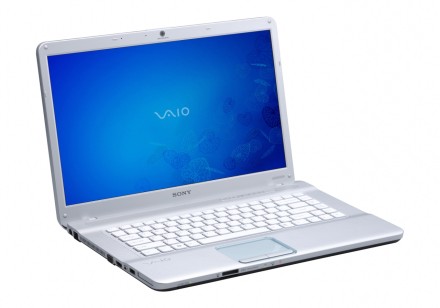 Sony VAIO NW cu ecran 16:9 de 15.5