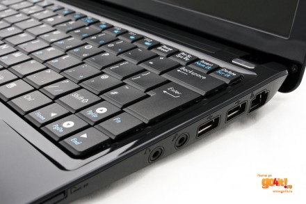 Asus Eee PC 1101HA Seashell - conectorii