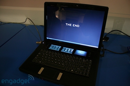 Un concept de laptop cu patru ecrane, prezentat de Intel la IDF